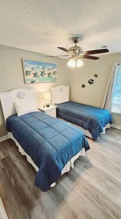 King Suite - Golf - Free Beach Pass - Pond View - Coffee bar - Child friendly