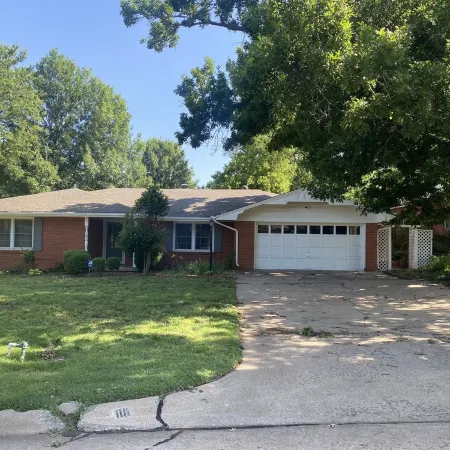 Newly Remodel - 1 Mile to Stadium-Sleeps 8