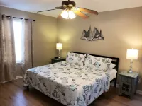 Spacious 2br/2ba" Palm Cove Beach House ", shared pool and more Hotels near Blue Gravity