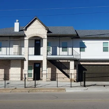 Amazing Spacious House in Ideal Location - Perfect for Large Groups!