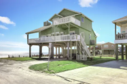 Literally on beach, unobstructed ocean view