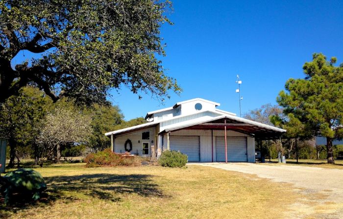 Secluded Getaway, 2Br, Near Fossil Rim, 1000 Acres, Hiking, Farm Animals