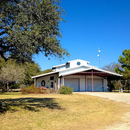 Secluded Getaway, 2Br, Near Fossil Rim, 1000 Acres, Hiking, Farm Animals