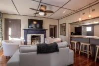 Cottage On Main- In The Heart Of Weston
