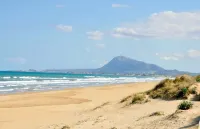 Apartment with pool and sea views.