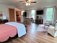 The Compass Loft Studio near TSU with EV Charger Hotels in Stephenville