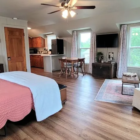 The Compass Loft Studio near TSU with EV Charger