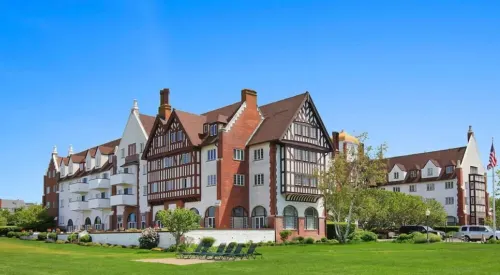 Montauk Manor -1 BR 925 sq. ft. loft in resort overlooking Block Island Sound