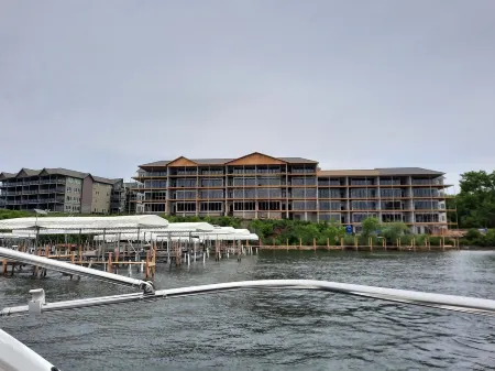 Direct Lakeside View, 3 Bed, 2 Bath Condo at Bridges Bay