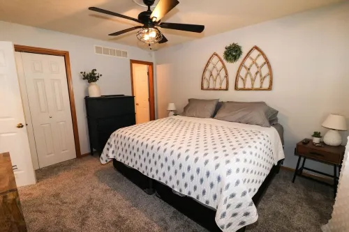 5 Bedroom Lincoln Home 10 Minutes from Downtown