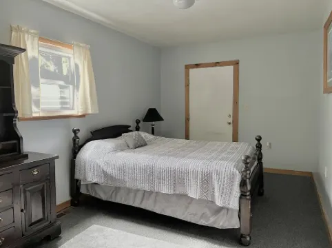 Quaint 2 bedroom apartment. 5 minute walk to down town Close to local bike trail