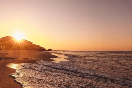Coastal Gratitude.....STUNNING Gulf front home Отели в г. Дофин-Айленд