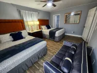 2-Connected Villas Luxury Vacation Villa 5,250sqft with FREE Heated pool Hotels in East of the Strip