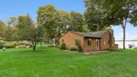 Cozy Clean Waterfront Cabin on Sugar Lake - Ice Fishing, Ski/Snowboard Nearby