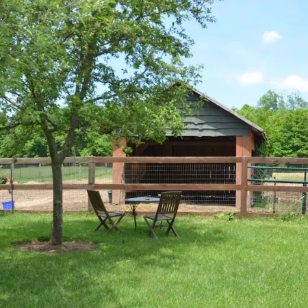 Scottland Yard Farm's - Upscale Rustic Garden House