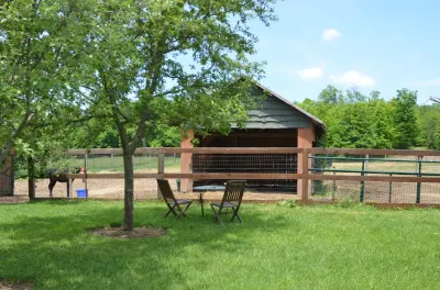 Upscale Rustic Garden House 쉰다진 홀로 주립산림공원 주변 호텔