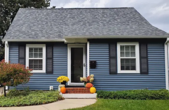 Bluebird // Charming 2-Bedroom, 1 Bathroom House, 5 Blocks to Mayo Clinic