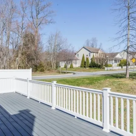 Tip Of The Town Fresh and New 3 Bedroom Nest