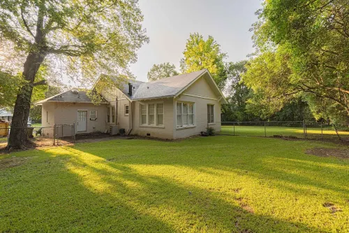 2 BR Cloverdale Duplex w/ Large Country Kitchen