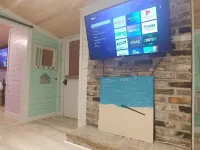 Walk to the beach, restaurants, bars and shopping.  Park the car and enjoy Folly Hotels in Folly Beach