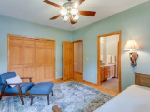 Modern Home in the Heart of Murphy, Hi-Tech Massage Chair, Jetted Tub, KING Bd! Hotels in Murphy