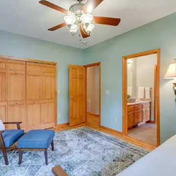 Modern Home in the Heart of Murphy, Hi-Tech Massage Chair, Jetted Tub, KING Bd! Отели в г. Мерфи