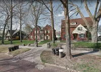 Historic 5bd House w/ Sunroom & 2 Fireplaces