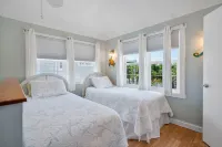 Charming Delray Beach House -Steps to Beach & Atlantic Avenue! VIP Beach Passes!