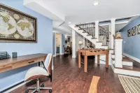 The Honeybee Cottage: Conveniently located close to Asheville - 4-Star