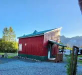 Lovely 2-bedroom newly refurbished house with WiFi in charming Seward Hotels near Two Lakes Park