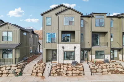 The Foxtrot on Mesa Arch Lane, a Crafty Casitas townhome packed with goodness Các khách sạn ở Morgan County
