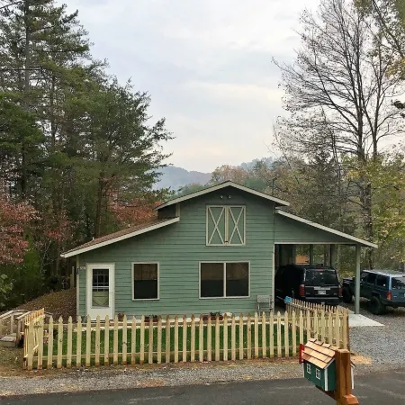 Cozy Pigeon Forge Cabin Near Parkway: Hot Tub, Mountain Views & Pet Friendly!