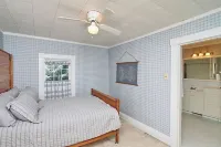 Riverside cozy 4-bedroom house in charming Sabula with WiFi, AC