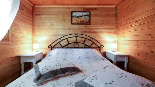 Warm wooden chalet - LA BUTTE BLANCHE Hotels in Orgon