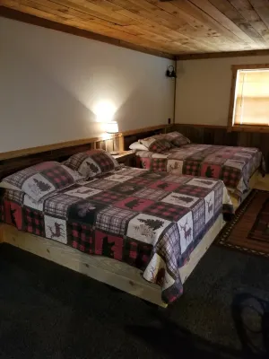 Cozy, open concept barnwood cabin with pool table & shuffleboard near PM river! Hotel a Branch Township