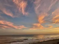 KING Bed! NO cleaning fee! OCEANFRONT, Studio, See the ocean from the bed!
