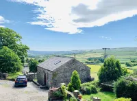 One bed Detached Converted Barn With Panoramic Views of the Wharf & Aire Valley