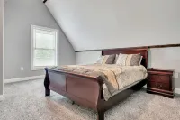 Gorgeous large home in a quiet area. 3 miles from Cooperstown & 7  from the Park