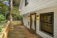A historical and restful retreat in the heart of Stone Mountain Village