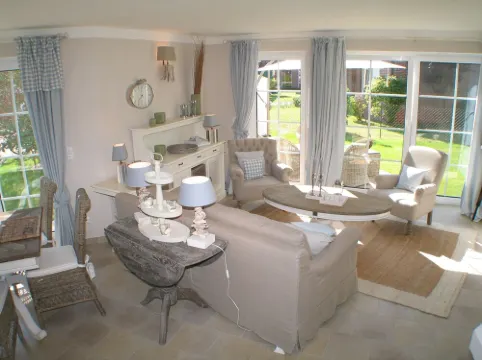 Exclusive apartment with garden and fireplace near the beach