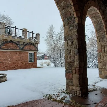 Western Carriage House Studio Suite- Western themed retreat- Full Kitchen & Bath
