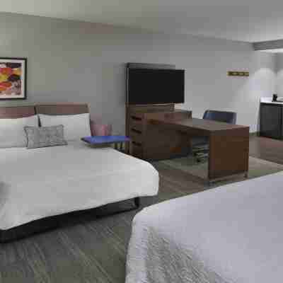Hampton Inn & Suites by Hilton Montreal-Dorval Rooms