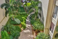 Beautiful one bedroom condo on Siesta Key.  minutes from Siesta key Beach! Hotels near Sarasota Beach