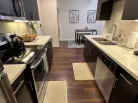Lush 1 bd Koreatown w/ FREE parking & In-Unit laundry Hotels in Commerce