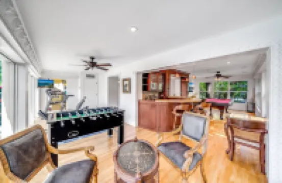 Heated Pool & Hot Tub! Waterfront Antique / Vintage!