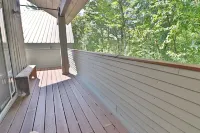 Flying Moose Lodge - Beautiful 4BR 2BA single family home with shuttle to Loon
