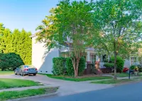 Large 3 BR 2.5BA Lake Norman House in Birkdale Village,Close to Charlotte!