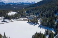 306 - 1br · Cozy Modern Condo on The Lake - 3-Star