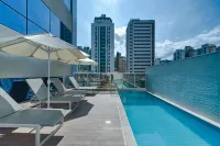홀리데이 인 벨루 오리존치 사바시 바이 IHG - 수영장
