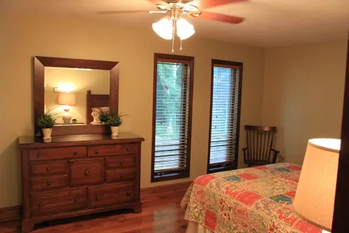 Secluded Luxury Mountain Chalet near downtown Fayetteville